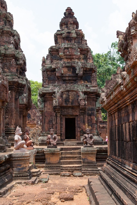 banteay-srei-cambodia-3662EE7D-DD6E-4891-9745-E2DAFAA72687.jpg