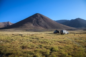 Zorkul lake to Kokjigit lake