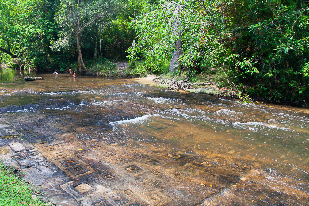 1000-lingas-cambodia.jpg