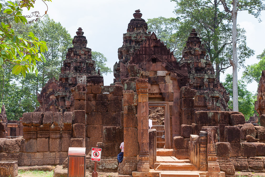 banteay-srei-cambodia-14.jpg