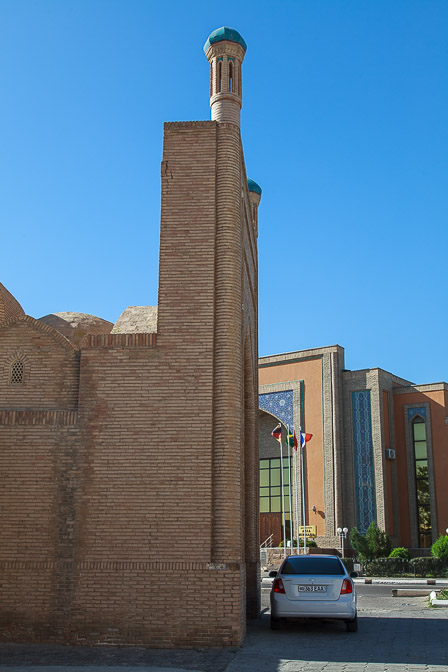 contrasting-architecture-uzbekistan.jpg