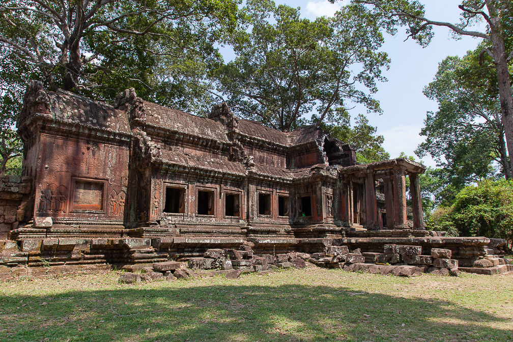 banteay-srei-cambodia-17.jpg