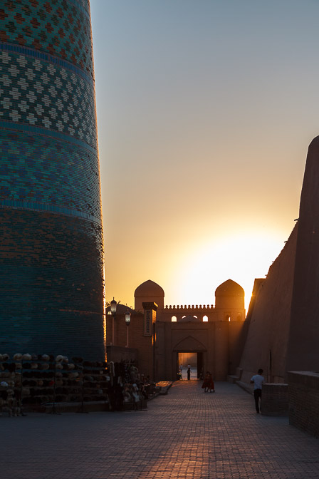 kalta-minor-minaret-and-west-gate-uzbekistan.jpg