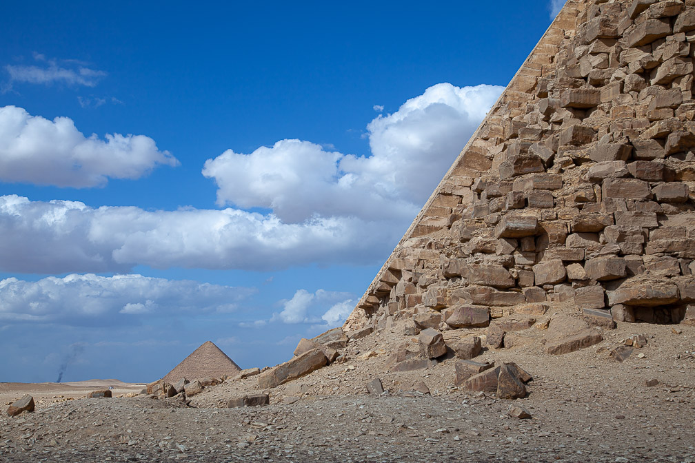 rhomboid-pyramid-near-saqarah-egypt-7.jpg