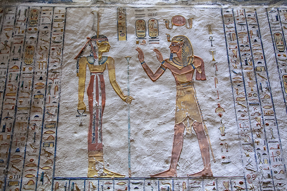 hieroglyphs-valley-of-kings-louxor-egypt-11.jpg